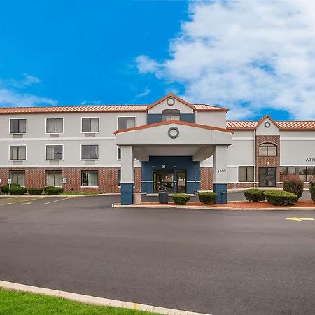 Suburban Studios Milwaukee Airport Екстериор снимка