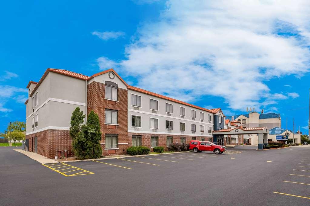 Suburban Studios Milwaukee Airport Екстериор снимка