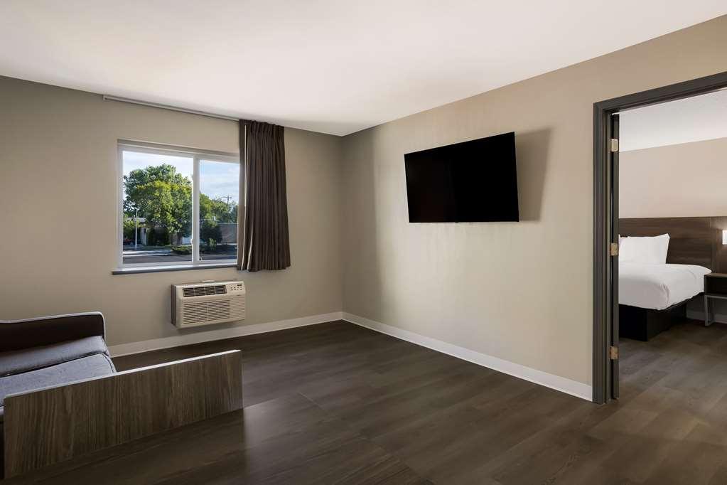 Suburban Studios Milwaukee Airport Стая снимка